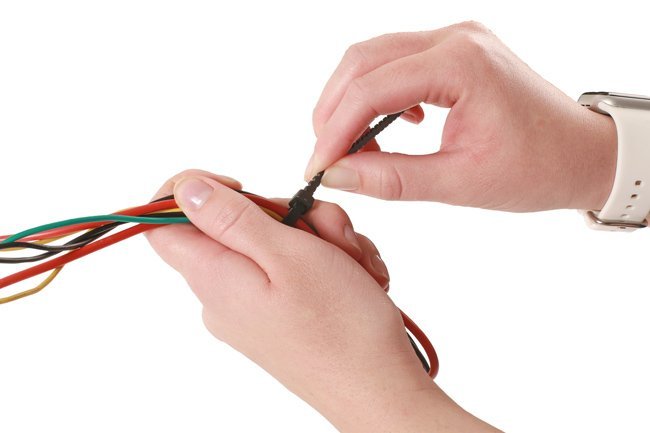 ABRAÇADEIRA DE NYLON PRETA COM SISTEMA DE TORÇÃO, 360 MM X 8 MM, PACOTE COM 50 UNIDADES - Image 4
