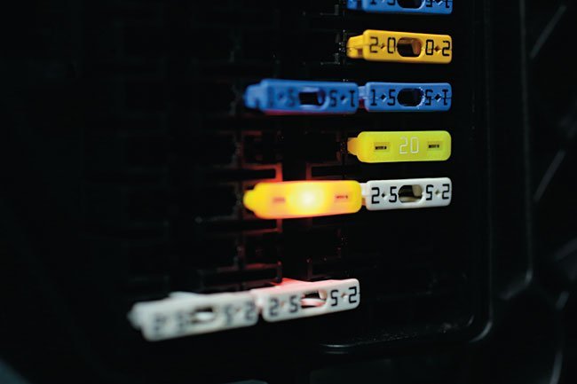 FUSÍVEIS DE LÂMINA PADRÃO LED 20A, PACOTE COM 25 UNIDADES - Image 3